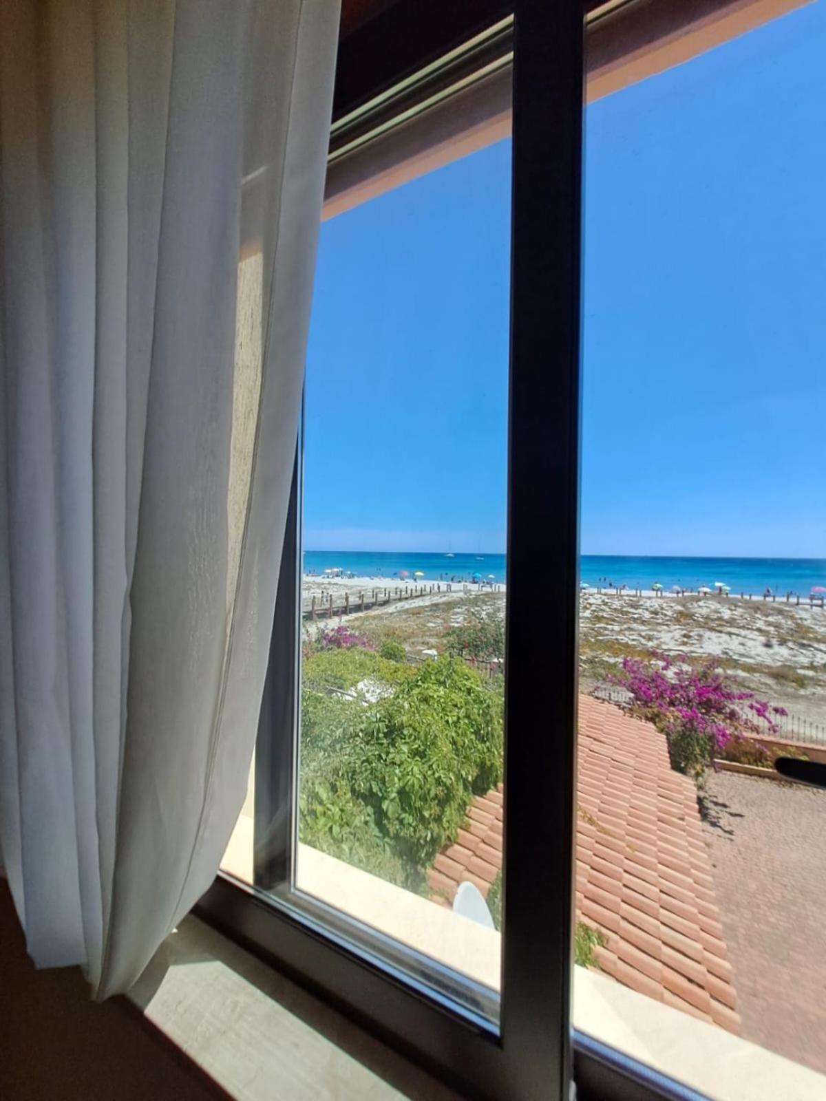 Sulla Spiaggia La Caletta Kültér fotó